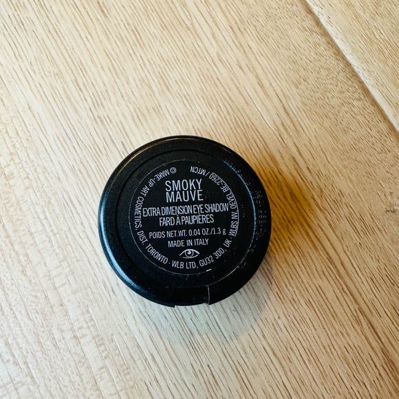 MAC Cosmetics Smokey Mauve Eyeshadow - Picture 3 of 3